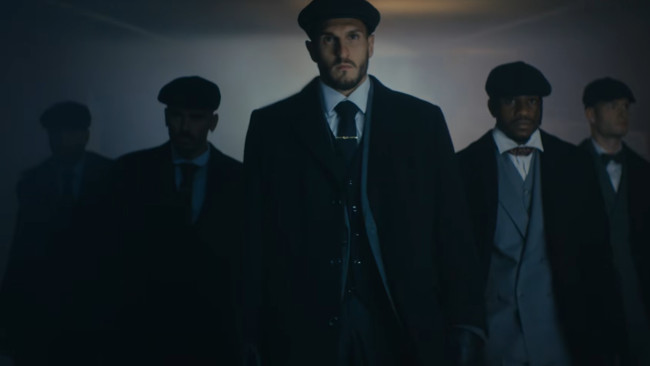 L'Atlético de Madrid et Netflix thématisent le match de Liga de samedi avec les Peaky Blinders : fanzone, costumes et spectacle à la mi-temps.