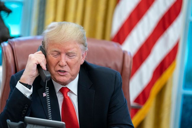 Trump s'entretient avec Zelensky immédiatement après son appel avec Poutine.