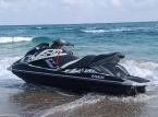 Ce Palestinien a pass&eacute; plus d'un an &agrave; essayer de s'&eacute;chapper de Gaza... Et il y est finalement parvenu en jet ski et avec l'aide de ChatGPT