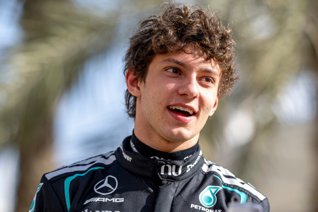 Antonelli se dit satisfait pour Hamilton, mais avoue se sentir "vide" après sa première course de F1 sans marquer de points en 2026