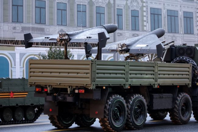 La Russie présente des drones de combat sur la Place Rouge