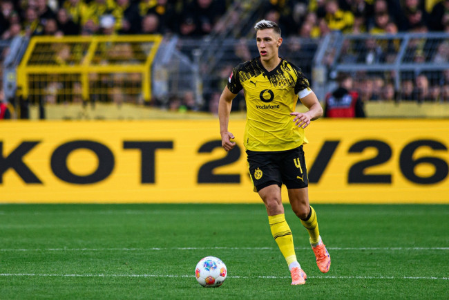 Le Borussia Dortmund se rapproche d'une prolongation de contrat pour Nico Schlotterbeck, convoité par Madrid et Barcelone.