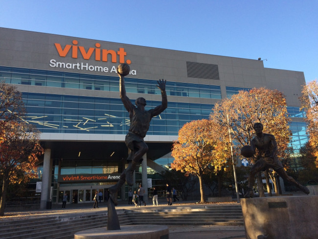 La NBA inflige une amende au Utah Jazz et aux Indiana Pacers pour "conduite préjudiciable à la ligue" : Perdre volontairement