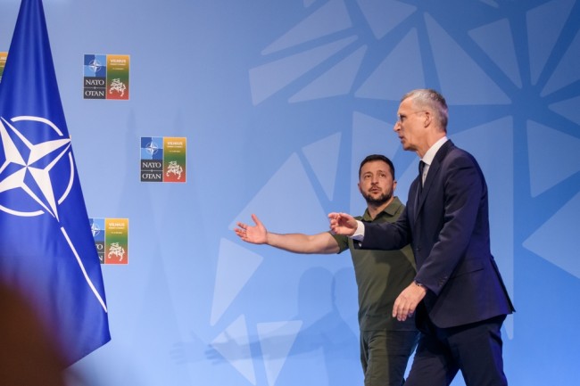 Zelensky abandonne l'ambition de l'OTAN pour mettre fin à la guerre