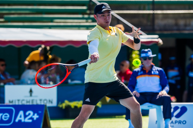 Casper Ruud contrarié par la qualifiée chinoise Wu Yibing, 142e au monde, à l'Open du Mexique.