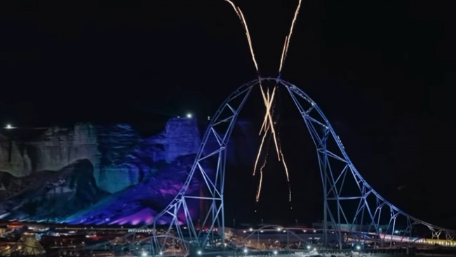 Les montagnes russes les plus hautes, les plus rapides et les plus longues du monde ouvrent officiellement demain : premier POV officiel.