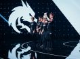 L'équipe Spirit l'emporte sur l'équipe Falcons pour remporter le trophée de la Coupe du monde Esports Dota 2.