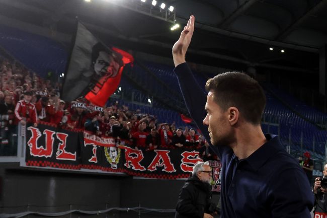 Le PDG du Bayer Leverkusen reproche au Real Madrid d'isoler Xabi Alonso : "nous tirons tous dans la même direction".