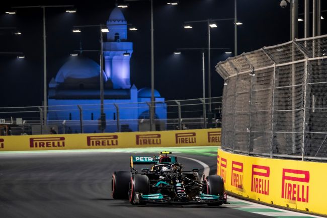 La Formule 1 et la FIA annoncent l'annulation des GP de Bahreïn et d'Arabie saoudite, qui ne seront pas remplacés.