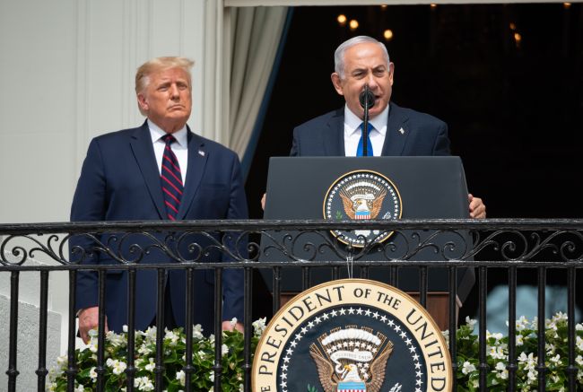 Trump et Netanyahu discutent de la trêve à Gaza dans un contexte de tensions politiques.