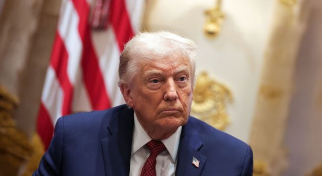 Trump poursuit ses efforts pour s'emparer du Groenland 