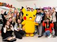 Un marathon d'unboxing de cartes &agrave; collectionner Pok&eacute;mon r&eacute;alise un nouveau record du monde Guinness, avec une cause caritative &agrave; la cl&eacute;