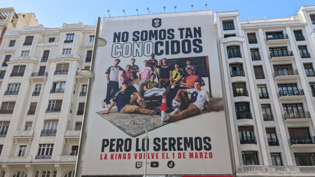 Gerard Piqué se moque d'Álvaro Arbeloa dans une banderole virale dans le centre de Madrid