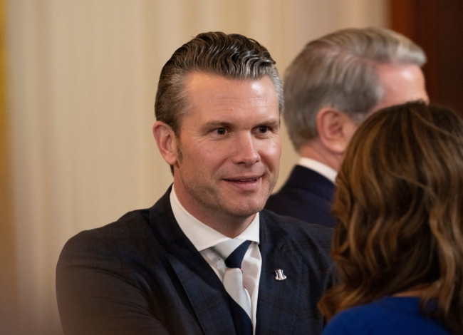 Hegseth rencontrera le PDG d'Anthropic au sujet de l'IA militaire