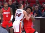 Une agression choquante conduit à une bagarre générale lors d'un match de la NBA entre les Houston Rockets et le Miami Heat.