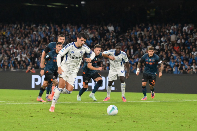 Cesc Fábregas, le manager de Côme, réprimande publiquement Álvaro Morata après un carton rouge : "J'attends plus de lui".