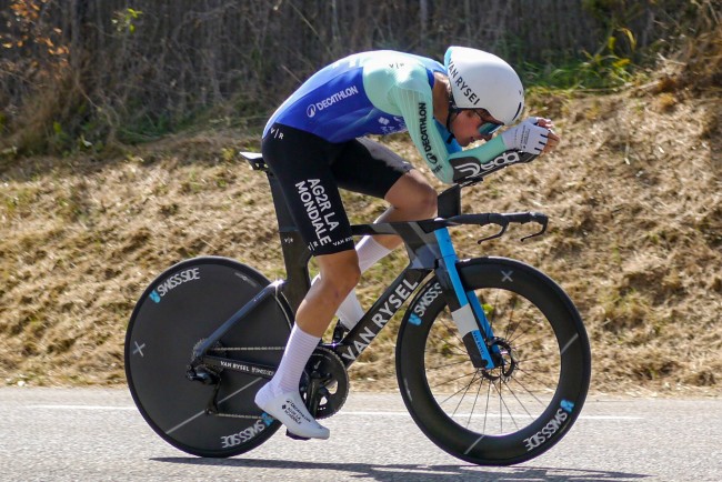 Paul Seixas, nouvelle sensation du cyclisme en France, décline les comparaisons d'être meilleur que Pogacar à son âge.