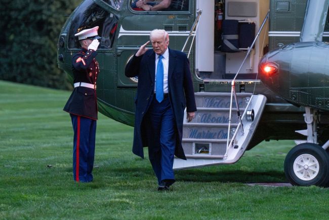 Trump prévoit de faire une patrouille nocturne à Washington avec la police et l'armée.