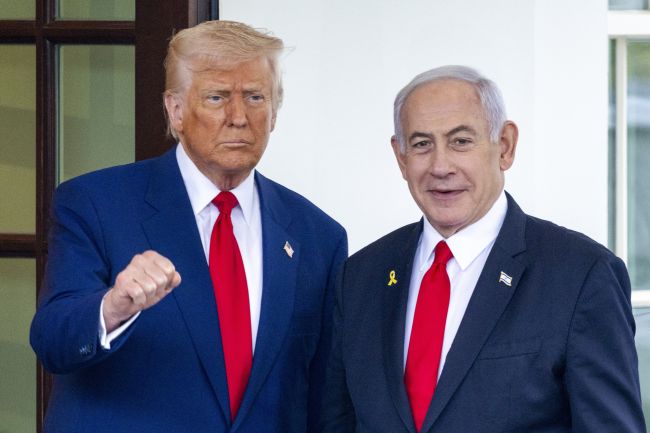 Environ 600 anciens responsables israéliens de la sécurité adressent une pétition à Donald Trump pour "arrêter les souffrances" à Gaza.