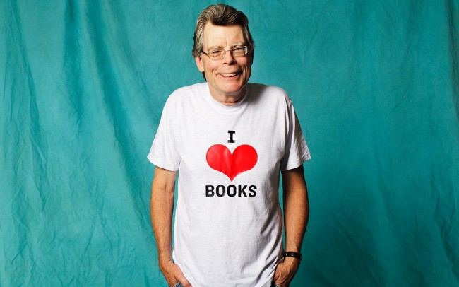Stephen King réagit au fait qu'il est devenu l'auteur le plus interdit aux États-Unis
