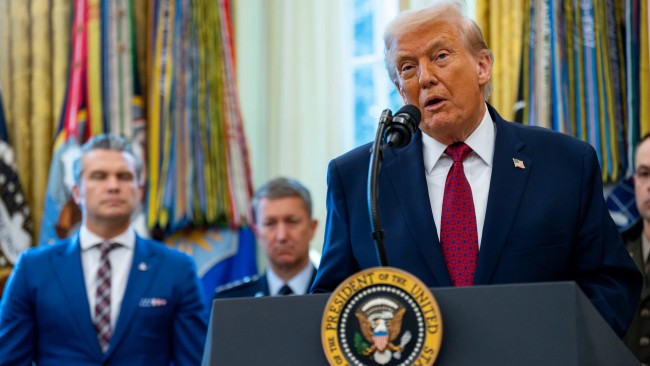 Trump poursuit la BBC en diffamation pour le discours édité le 6 janvier (demande jusqu'à 10 milliards de dollars).