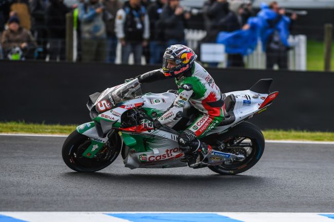 Johann Zarco souffre de blessures au genou après s'être coincé la jambe avec la moto de Bagnaia lors d'un grave accident au GP de Catalogne.