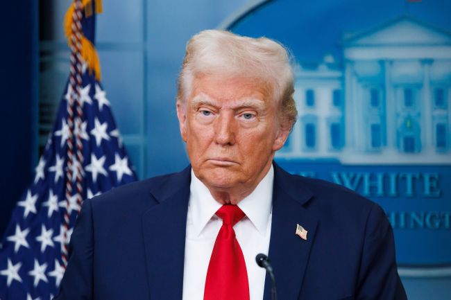 Trump bloque la frappe israélienne sur l'Iran, en poussant plutôt à la négociation.