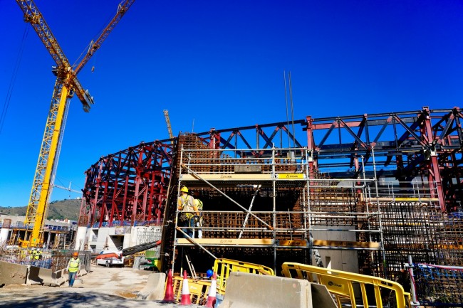 Le Camp Nou du FC Barcelone n'est pas prêt, et le club jouera son premier match à domicile sur son terrain d'entraînement