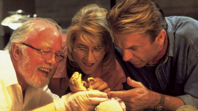 Laura Dern, Sam Neill et Jeff Goldblum retournent au premier Jurassic Park dans la publicité du Super Bowl.
