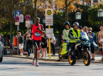 Le pr&eacute;sident kenyan offre &agrave; Sabastian Sawe une voiture et 53 000 euros apr&egrave;s son marathon record.