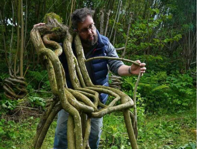 La première ferme d'ameublement de Grande-Bretagne transforme les arbres en chaises