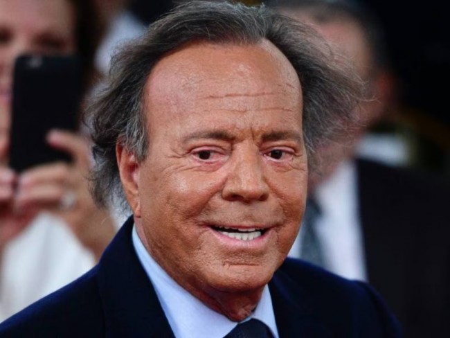 Julio Iglesias accusé d'agression sexuelle par d'anciennes employées