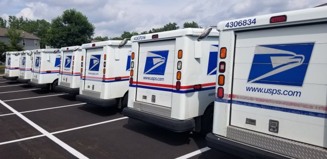 Le service postal américain suspend les livraisons de colis en provenance de Chine sur fond de droits de douane imposés par Trump.