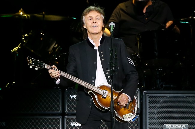 Paul McCartney présente son premier nouvel enregistrement depuis cinq ans : Une protestation de près de trois minutes contre l'utilisation de l'IA dans la musique.