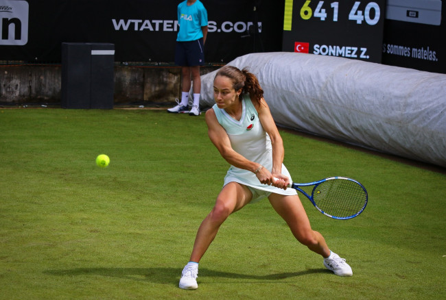 La joueuse turque Zeynep Sönmez enfreint le règlement de Wimbledon en portant un pin's en forme de pastèque à la place d'un drapeau palestinien