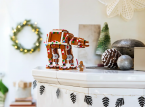 Mets-toi dans l'esprit de No&euml;l avec un Lego Gingerbread AT-AT Walker.
