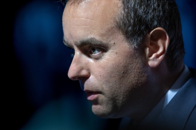 Lecornu entame des pourparlers urgents pour sortir la France de l'impasse politique