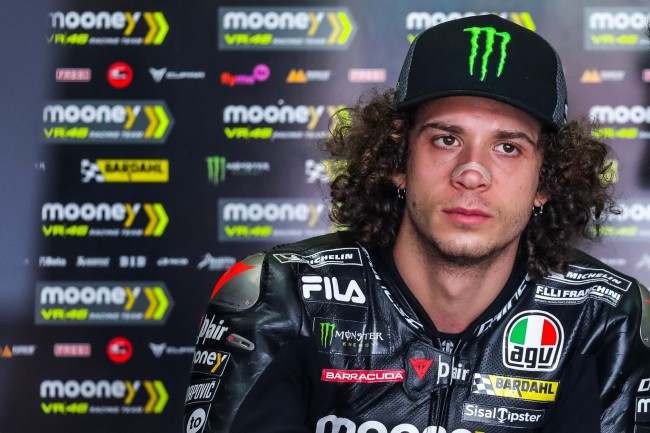 Marco Bezzecchi admet sa responsabilité dans l'accident avec Marc Márquez et décrit la douleur de la chute.