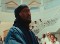 Mahershala Ali montre ses talents d'&eacute;p&eacute;iste &agrave; la &laquo; Blade dans &laquo;Your Mother Your Mother Your Mother