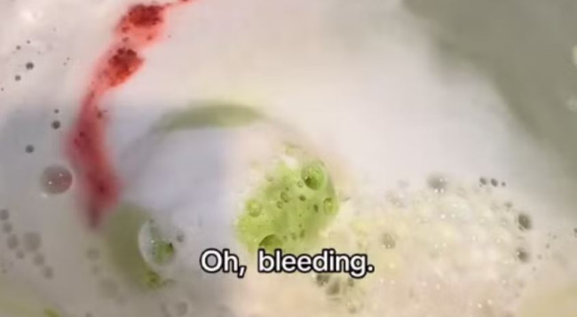 Cette bombe de bain Yoshi transforme l'heure du bain en scène d'horreur