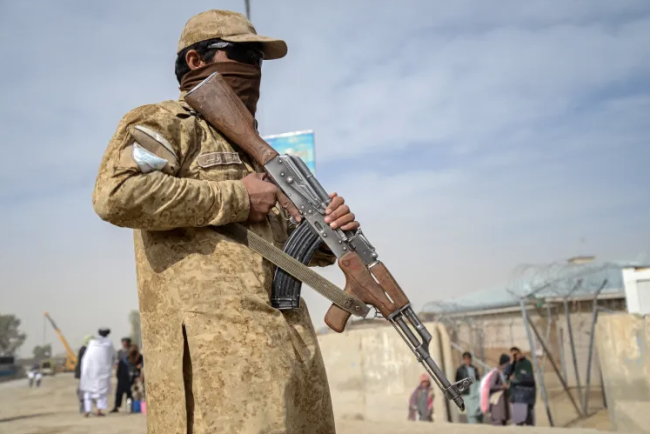 Le Pakistan frappe l'Afghanistan : des dizaines de morts
