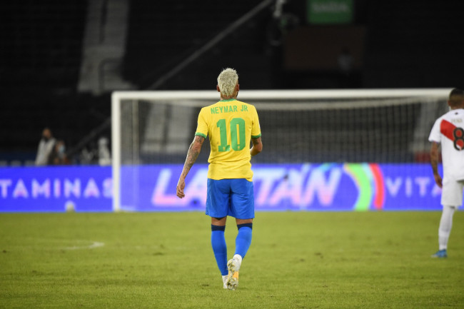 Neymar Jr. laisse entendre qu'il pourrait prendre sa retraite de l'équipe nationale du Brésil : « J'ai essayé, maintenant c'est fini »