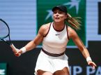 Paula Badosa surmonte des mois de douleur et remporte un retour palpitant à Roland Garros.