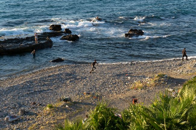 Un réfugié blessé par balle à l'œil dépose une plainte auprès des Nations Unies au sujet de la traversée mortelle de 2014 vers l'Espagne.
