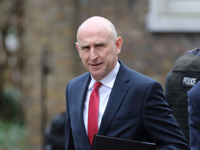 Le ministre britannique de la Défense démissionne après l'échec de la hausse des dépenses militaires
