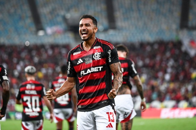 Danilo marque et Flamengo remporte son quatrième titre en Libertadores, le 25e pour le Brésil.