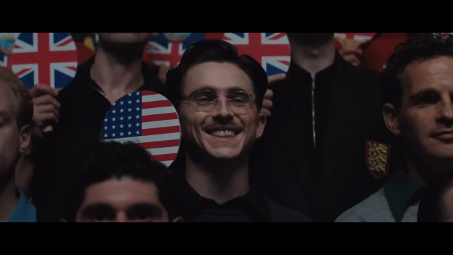 Timothée Chalamet s'efforce de devenir une légende du tennis de table dans Marty Supreme.