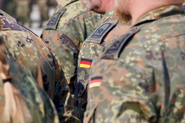 L'Allemagne approuve une nouvelle loi sur le service militaire pour augmenter les effectifs des troupes : De 180 000 à 260 000 d'ici 2035.