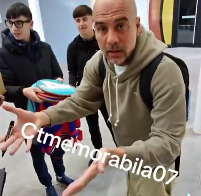 Le "Pep talk" viral de Guardiola aux chasseurs d'autographes : "Va à l'école, prépare-toi mieux"