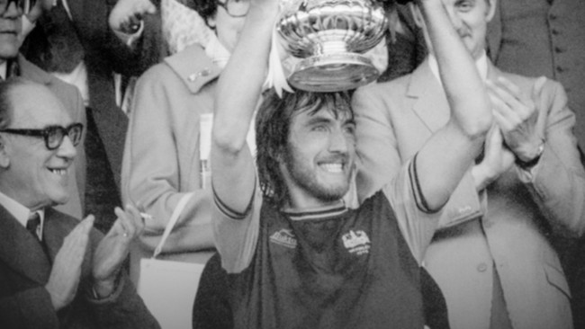West Ham United annonce le décès de Billy Bonds, légende du club avec 799 matchs en 21 ans.